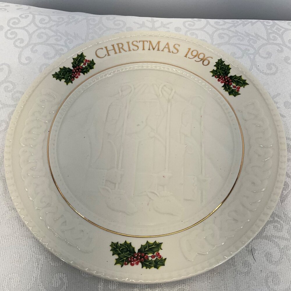 Belleek Christmas 1996 Collectors Plate Fine Parian China Holiday Decor
